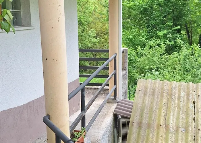 Budget Lower Quality Daire Borjana